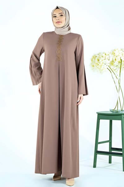 Kahverengi A Kesim Pilili Önü Dantel Boncuk Detaylı Tesettür Elbise