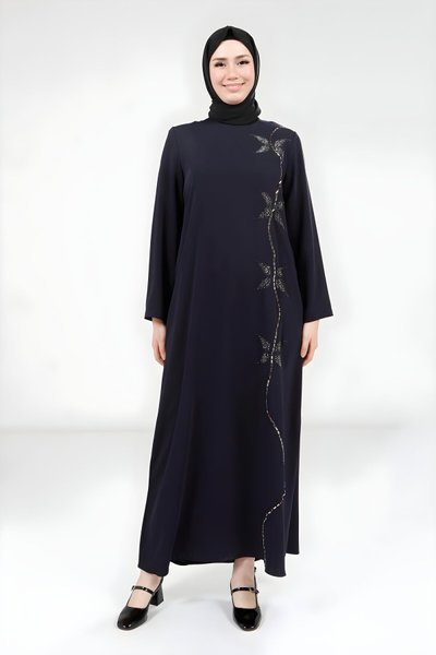 فستان سهرة محتشم لاكازية بتفاصيل أحجار الفراشة