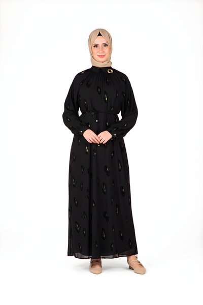 Siyah Desenli Yakası Broşlu Tesettür Abiye Elbise