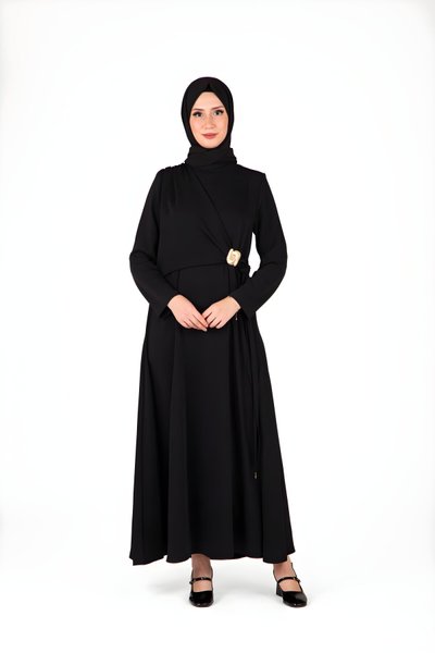 Siyah Ön Kısmı Tokalı Abiye Tesettür Elbise