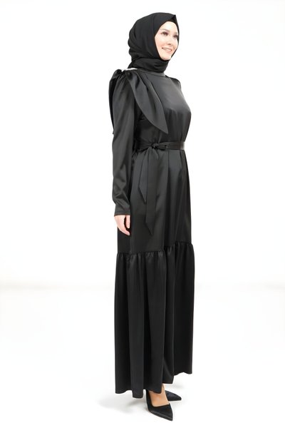 Siyah Saten Omuz Detaylı Kuşaklı Tesettür Abiye Elbise
