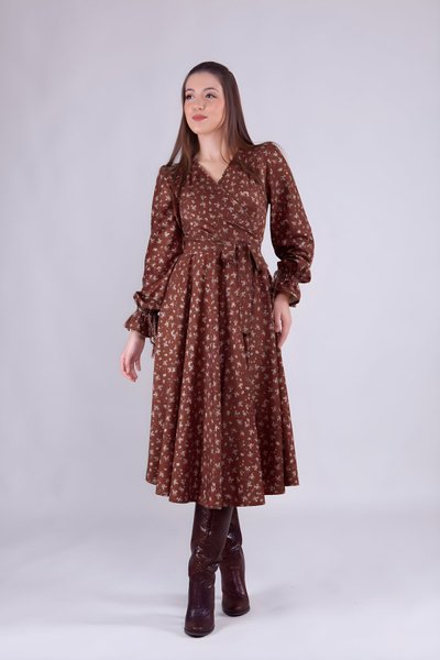 Kahve Çiçek Desenli Kadife Uzun Kol Kruvaze Yaka Tesettür Elbise