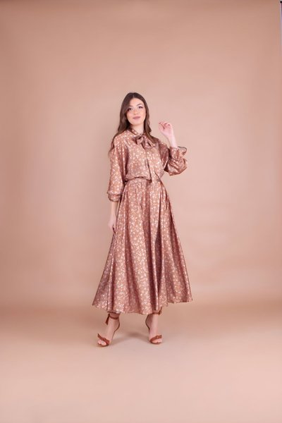 Taba Çiçek Desenli Saten Yarasa Kol Tesettür Abiye Elbise