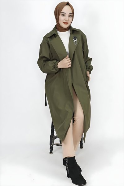 Haki Orta Boy Broş Detaylı Bondet Kumaş Trençkot