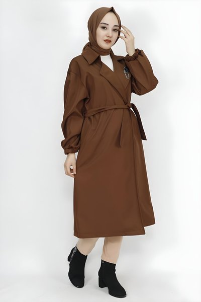 Kahverengi Orta Boy Kumaş Broş Detaylı Trençkot