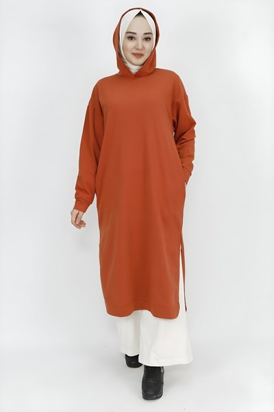 Kiremit İp Kumaş Kapüşonlu Yırtmaç Detaylı Tesettür Tunik