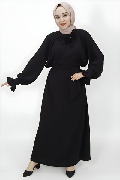 Siyah Balon Kol Çiçek Aksesuar Detaylı Tesettür Elbise