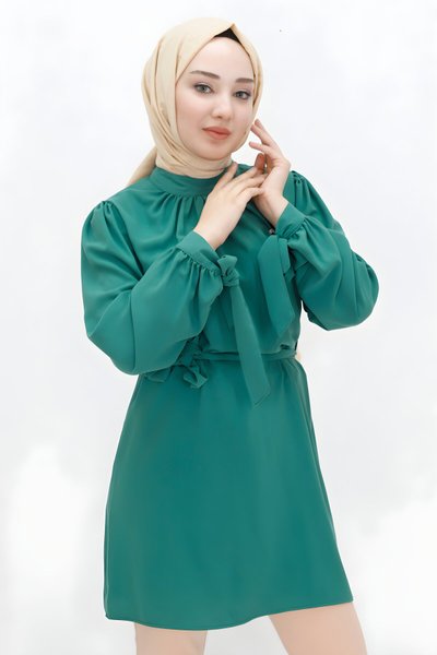 Zümrüt Yeşili Kristal Kumaş Broşlu Tunik