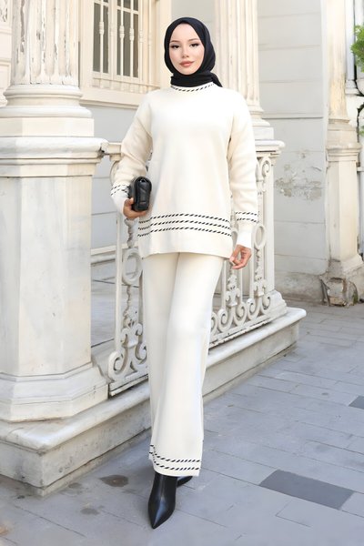 Beyaz Triko İkili Şerit Detaylı Takım