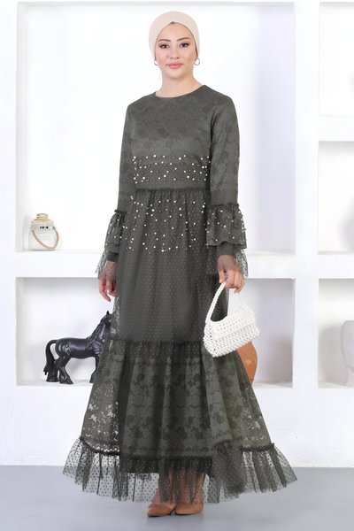 فستان سهرة محتشم كاكي بأكمام فولان مزين بالدانتيل واللؤلؤ