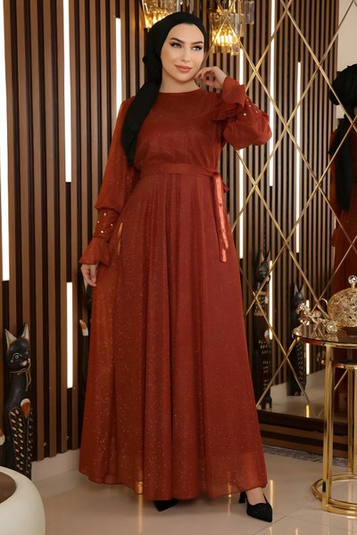 فستان سهرة محتشم قرميدي شيفون لامع بتفاصيل حجر