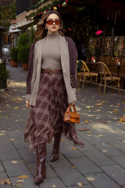 Kahverengi Ekose Desenli Asimetrik Kesim Şifon Tesettür Etek