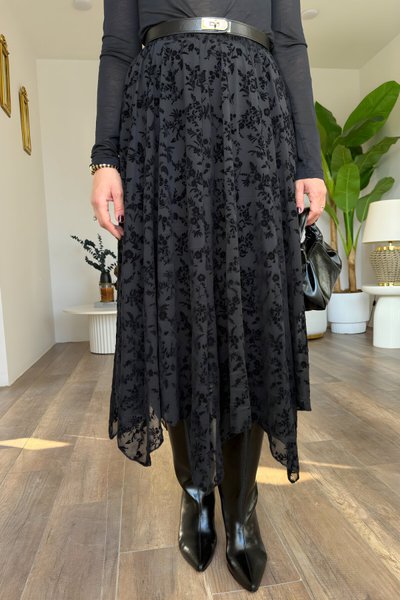 Siyah Asimetrik Kesim Dantel Detaylı Tesettür Etek