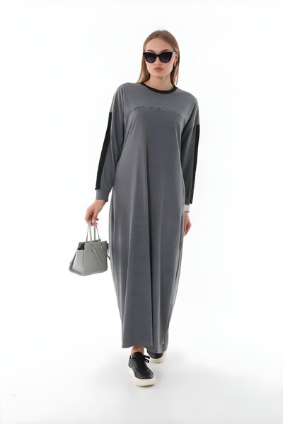 Gri Kabartma Yazılı Tesettür Elbise