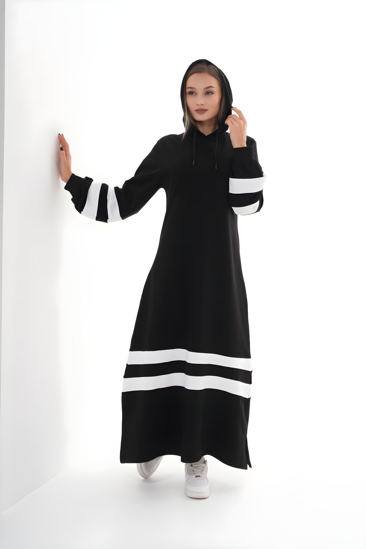 فستان محتشم رياضي أبيض بأكمام بالون مزين بشريط - Westbound