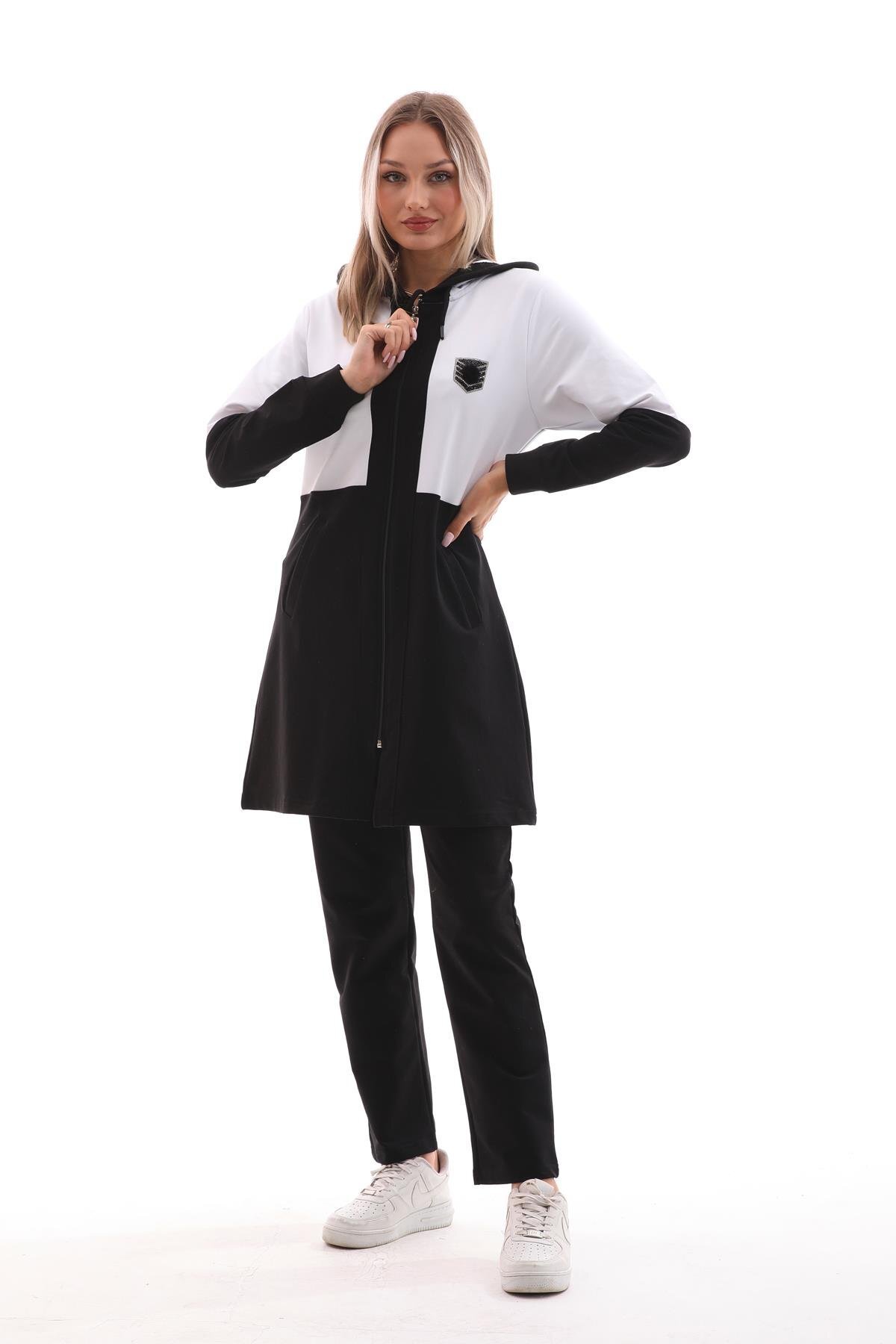 Modest Crested Color-Block Tracksuit Set - Ecru - Westbound