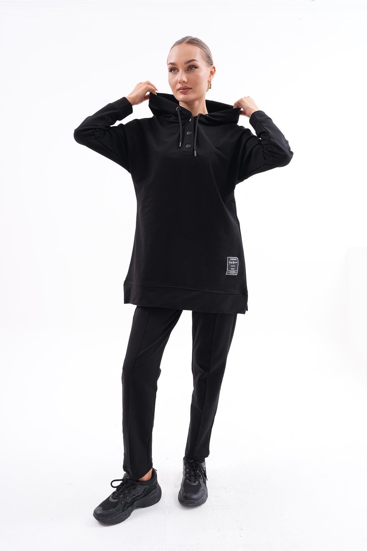Sporty Two-Piece Sweat-Tunic Tracksuit Set - Black - Westbound