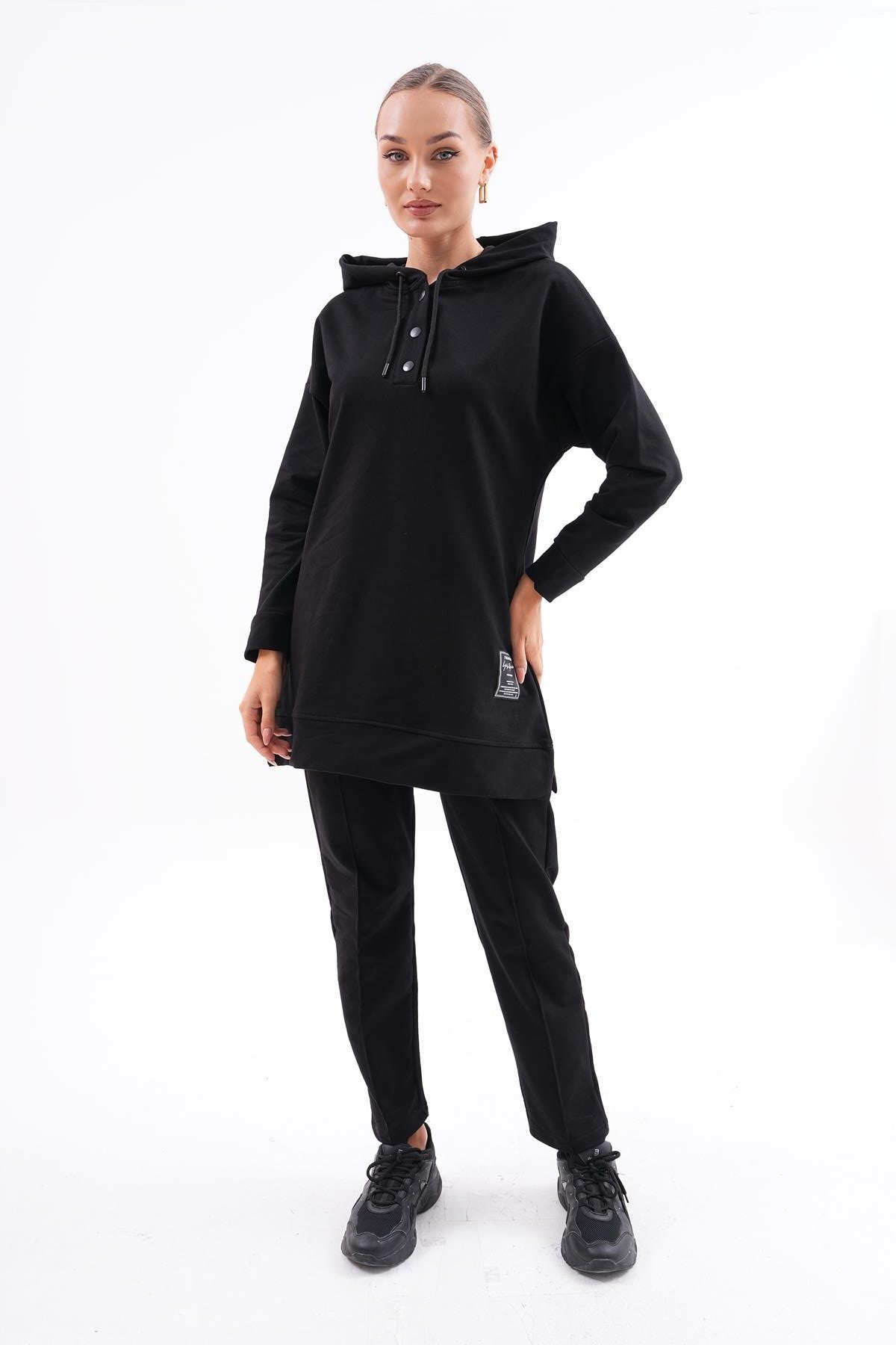 Sporty Two-Piece Sweat-Tunic Tracksuit Set - Black - Westbound