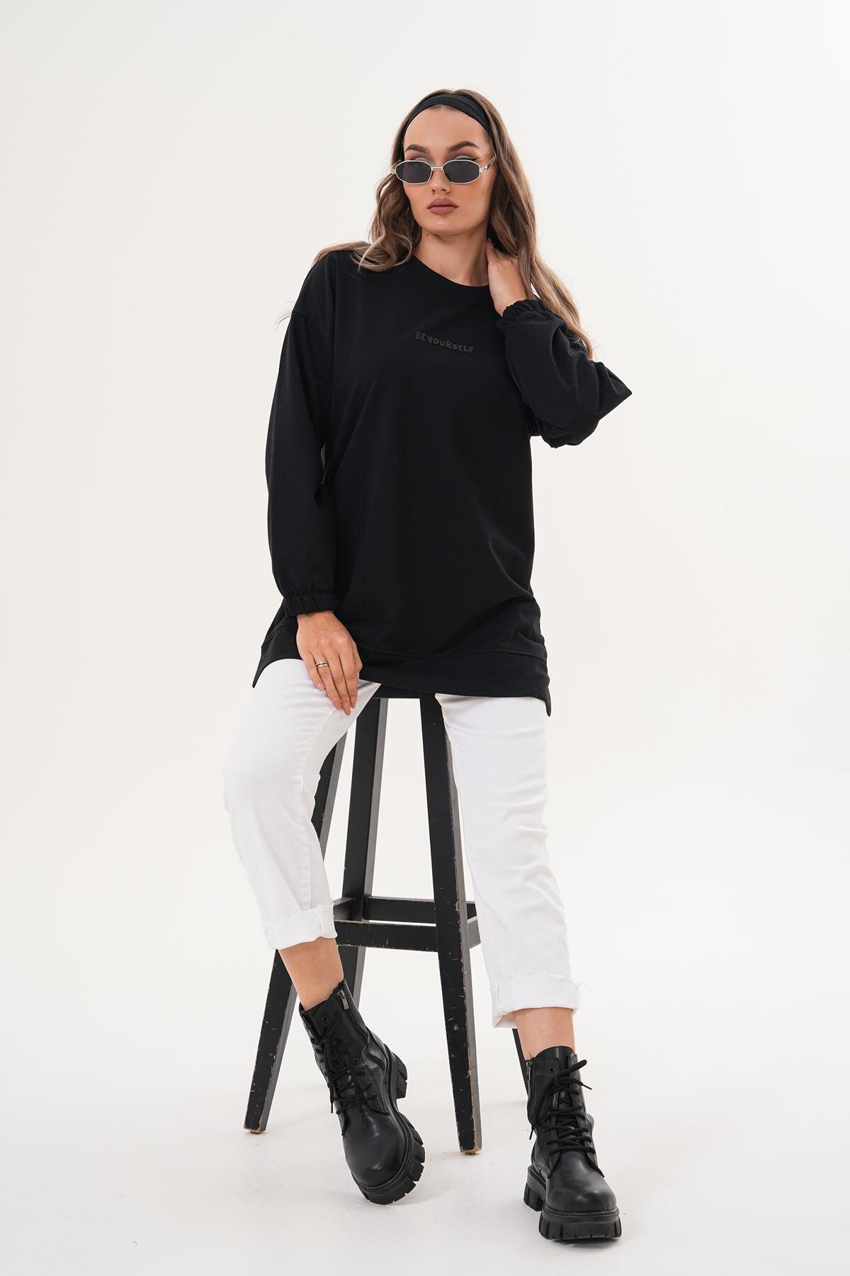 Siyah Uzun Kol Sweatshirt Bisiklet Yaka "Be Yourself" Tesettür Tunik - Westbound