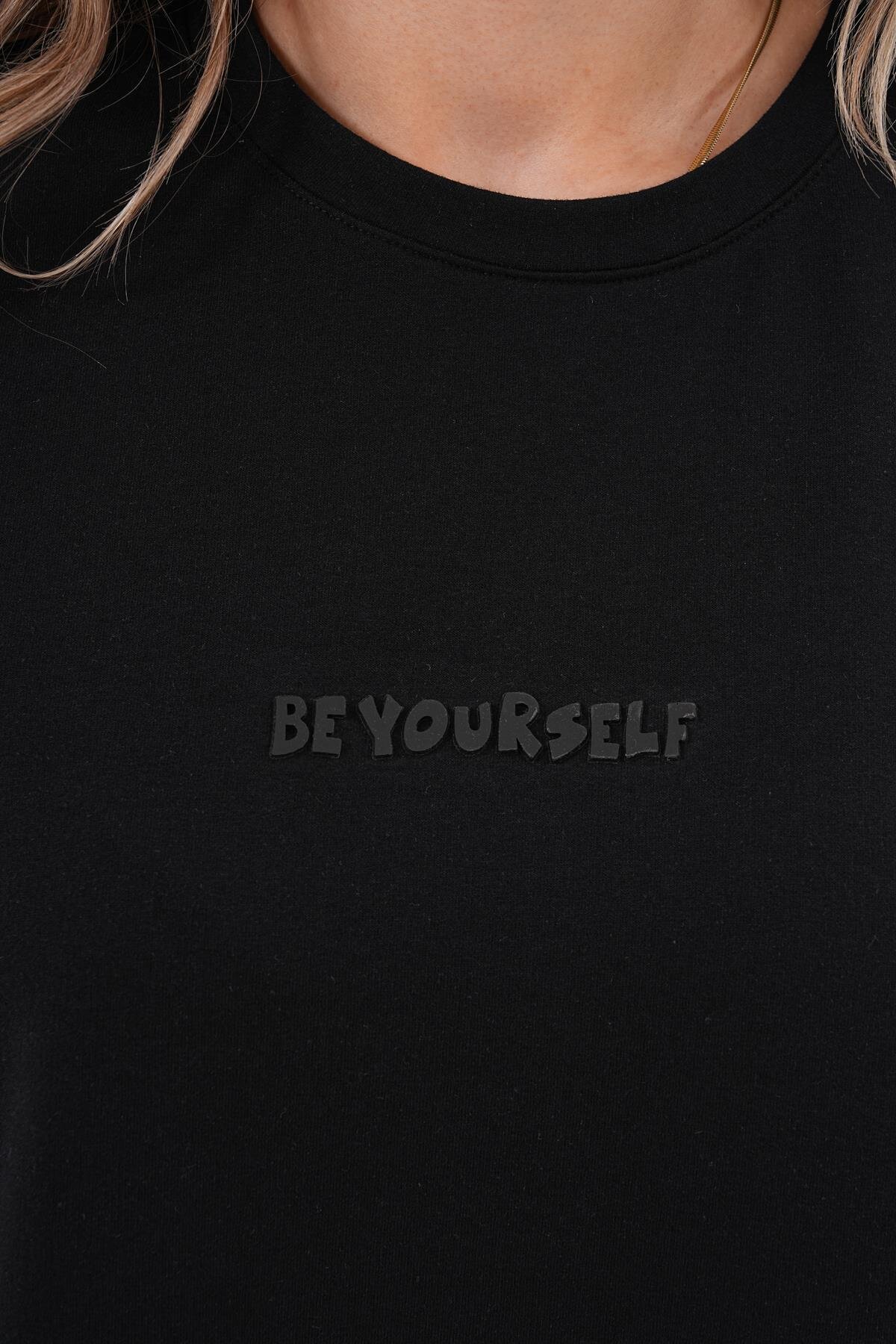 Siyah Uzun Kol Sweatshirt Bisiklet Yaka "Be Yourself" Tesettür Tunik - Westbound