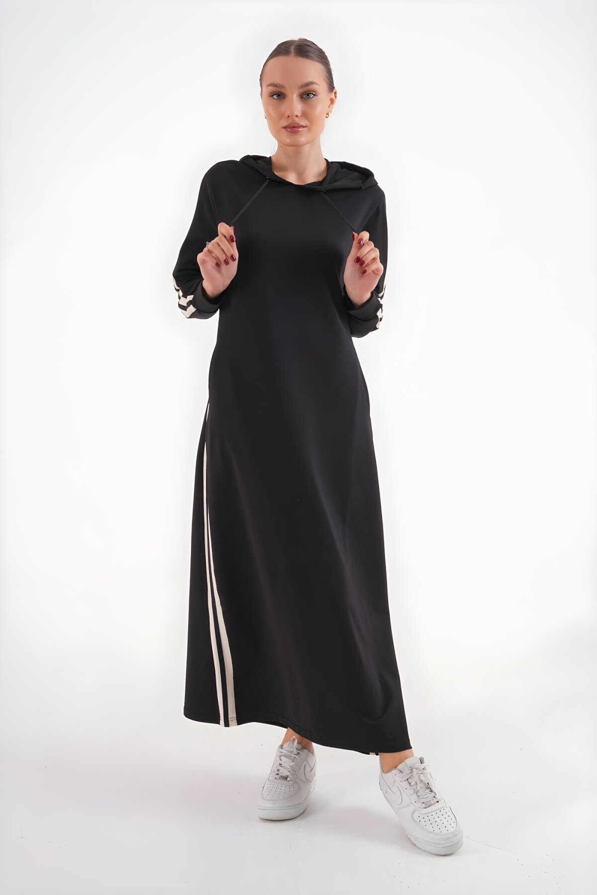 Siyah Uzun Spor Şeritli Tesettür Elbise - Westbound