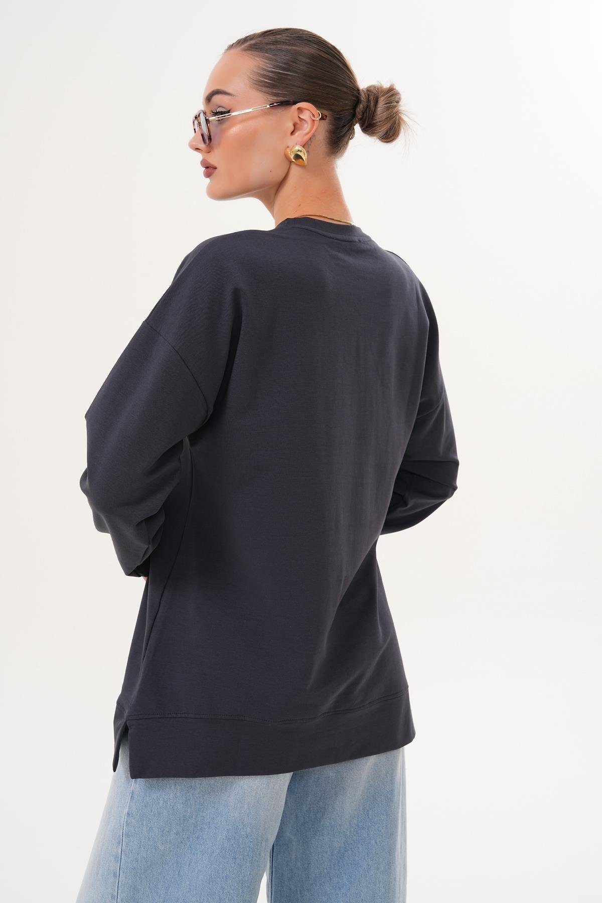 Crew Neck Sweatshirt Star-Pattern Modest Tunic - Black - Westbound