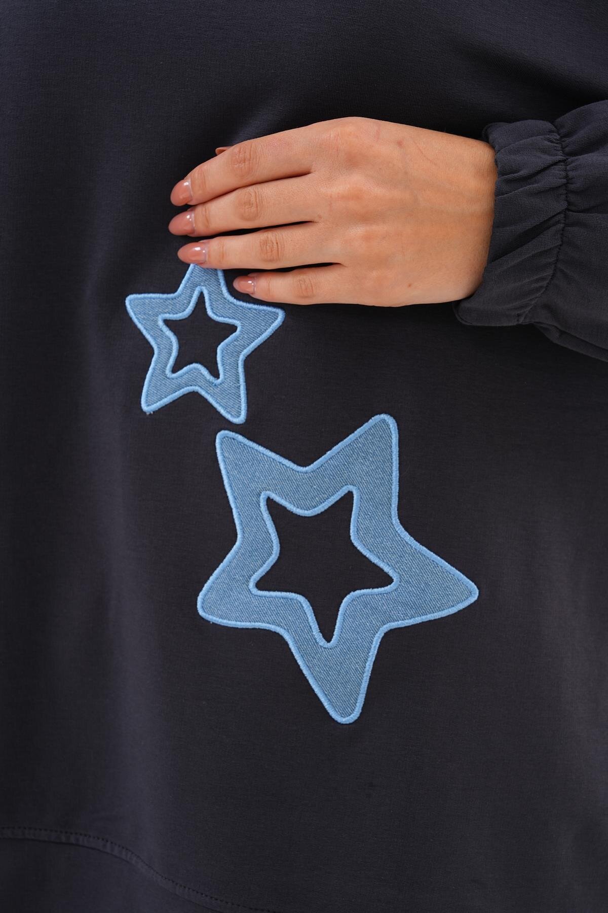 Crew Neck Sweatshirt Star-Pattern Modest Tunic - Black - Westbound