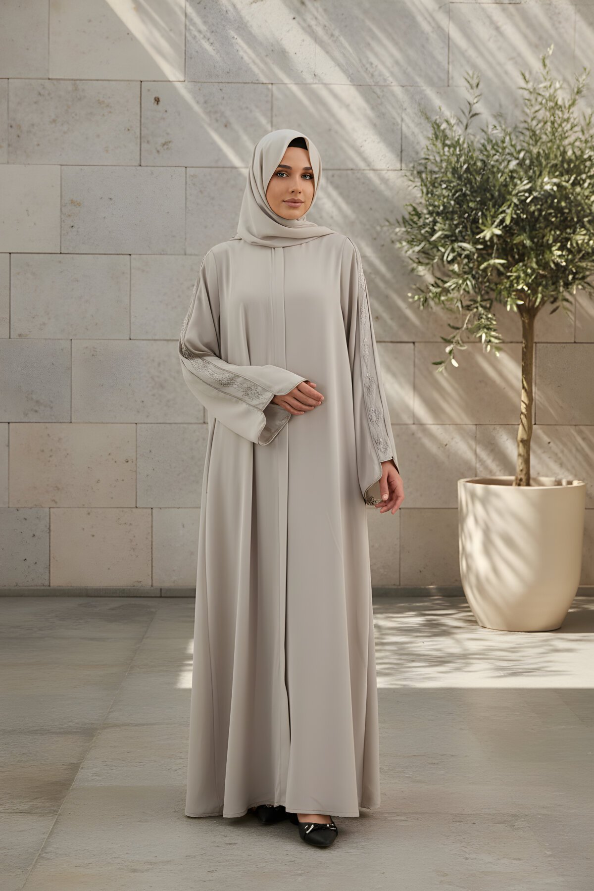 عباية بيج بتصميم خاص مرصعة بالأحجار - Agra Prive