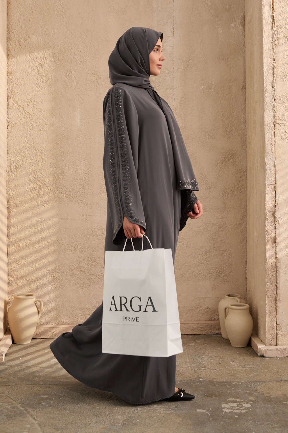 عباية رمادية طقم ستايل فيراجه تصميم خاص مع شال - Agra Prive