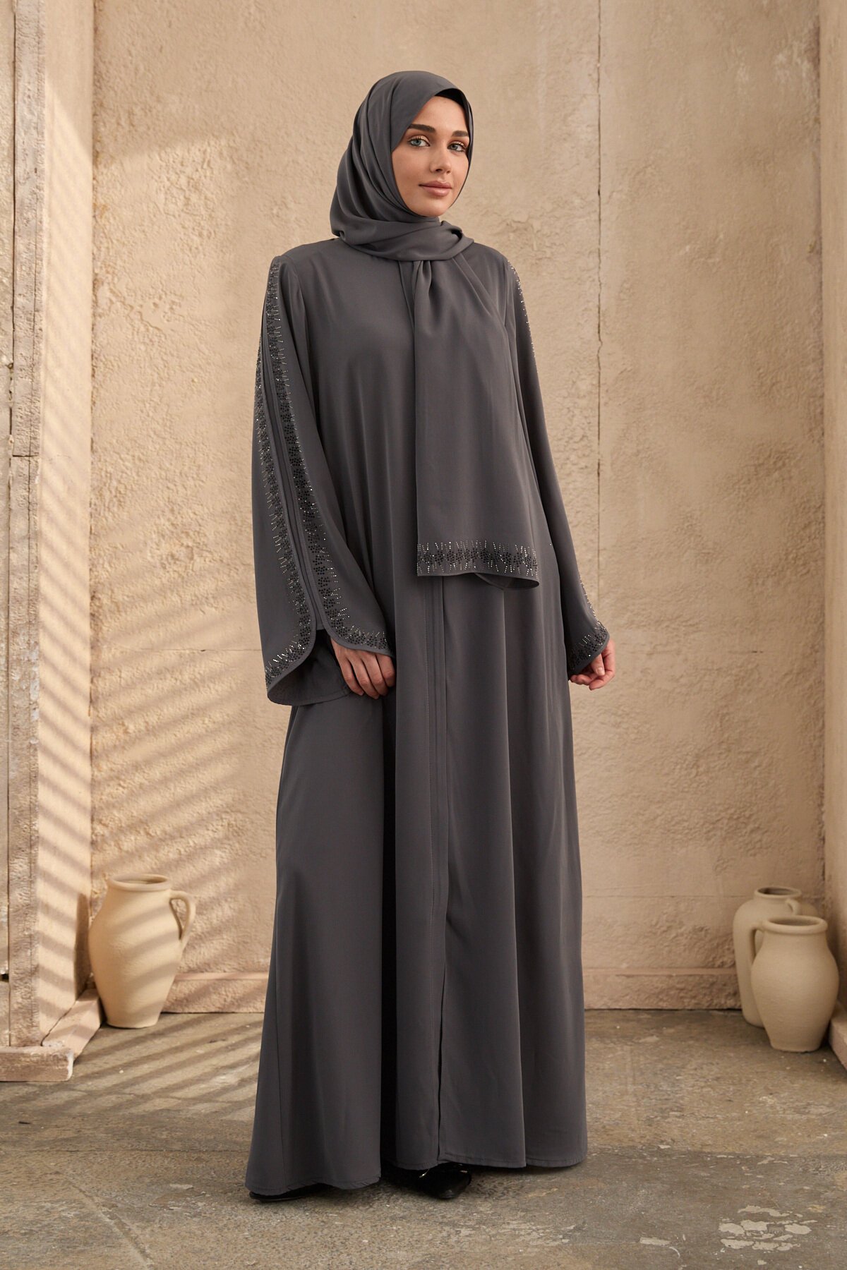 عباية رمادي ة طقم ستايل فيراجه تصميم خاص مع شال - Agra Prive