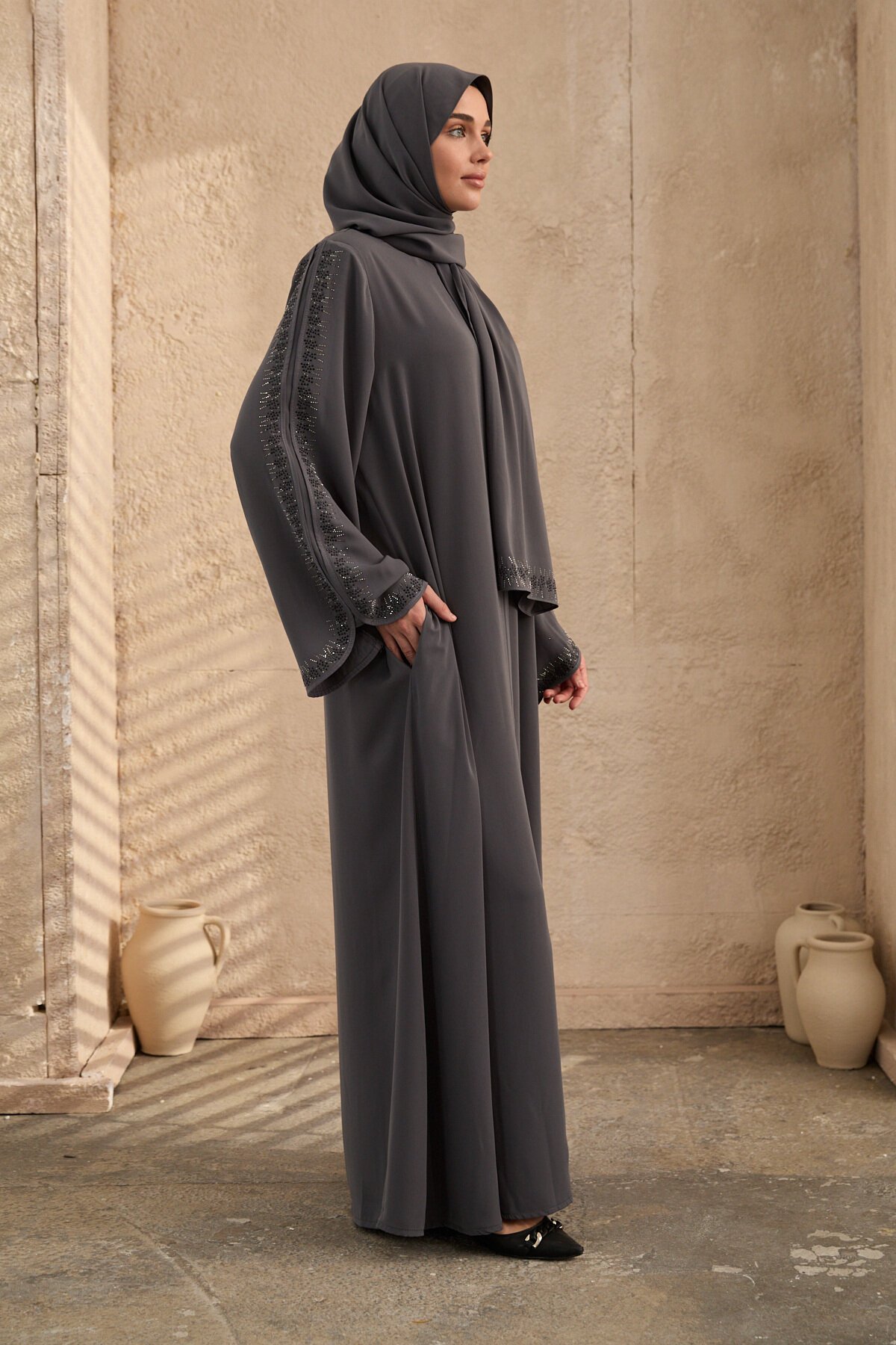 عباية رمادية  طقم ستايل فيراجه تصميم خاص مع شال - Agra Prive