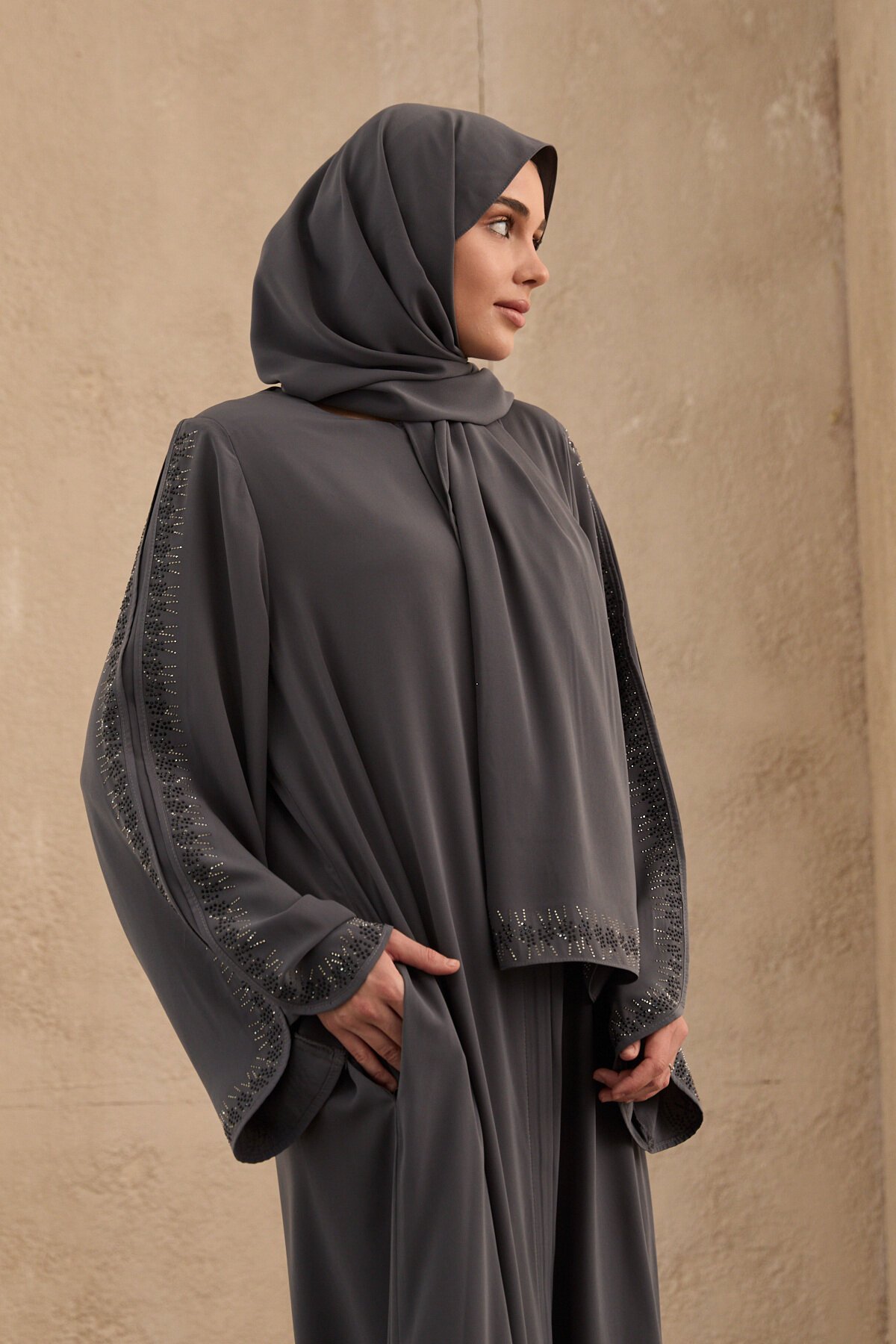 عباية رمادية طقم ستايل فيراجه تصميم خاص مع شال - Agra Prive