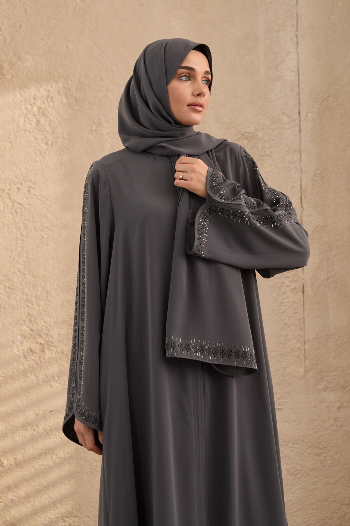 عباية رمادية طقم ستايل فيراجه تصميم خاص مع شال - Agra Prive