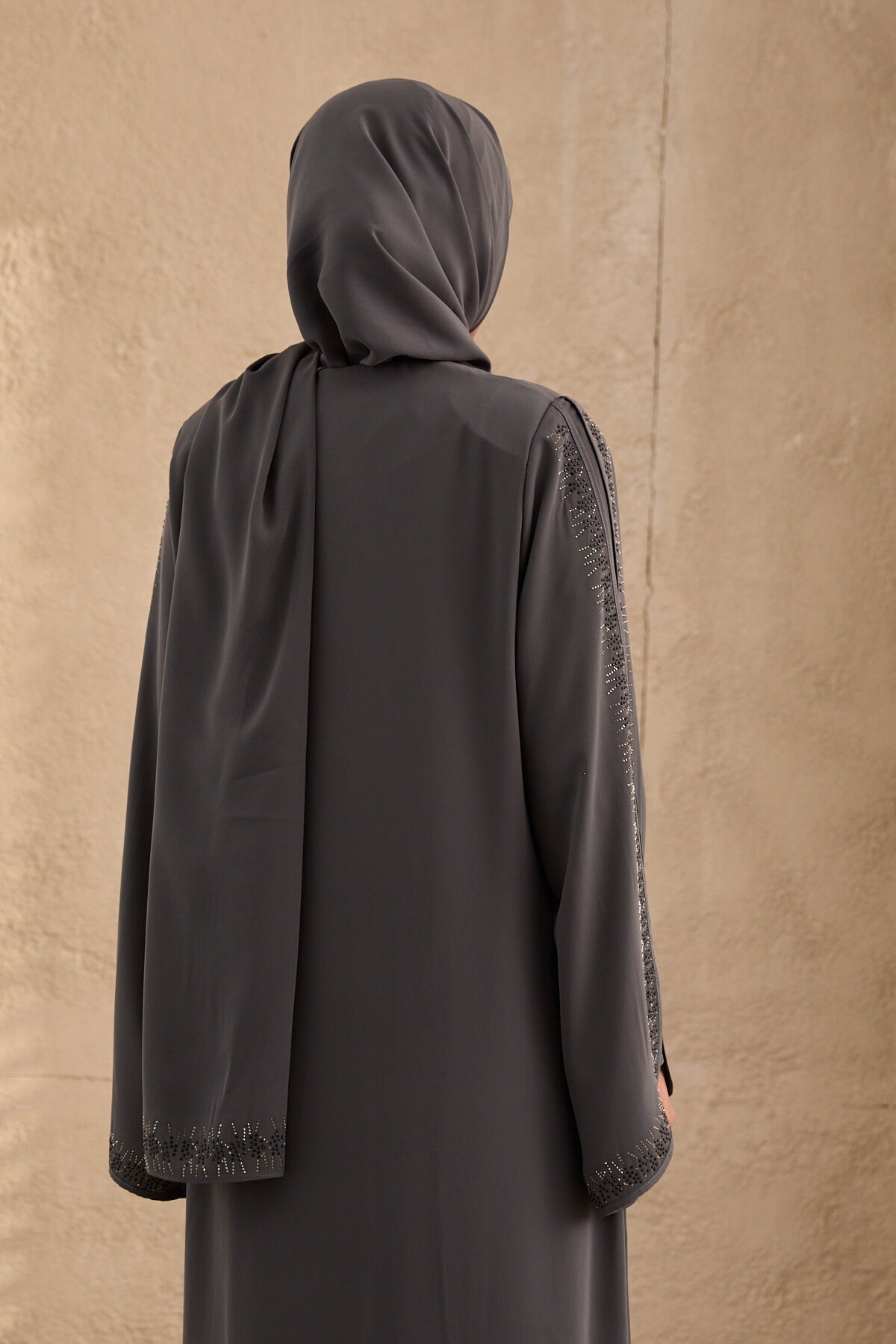 عباية رمادية طقم ستايل فيراجه تصميم خاص مع شال - Agra Prive