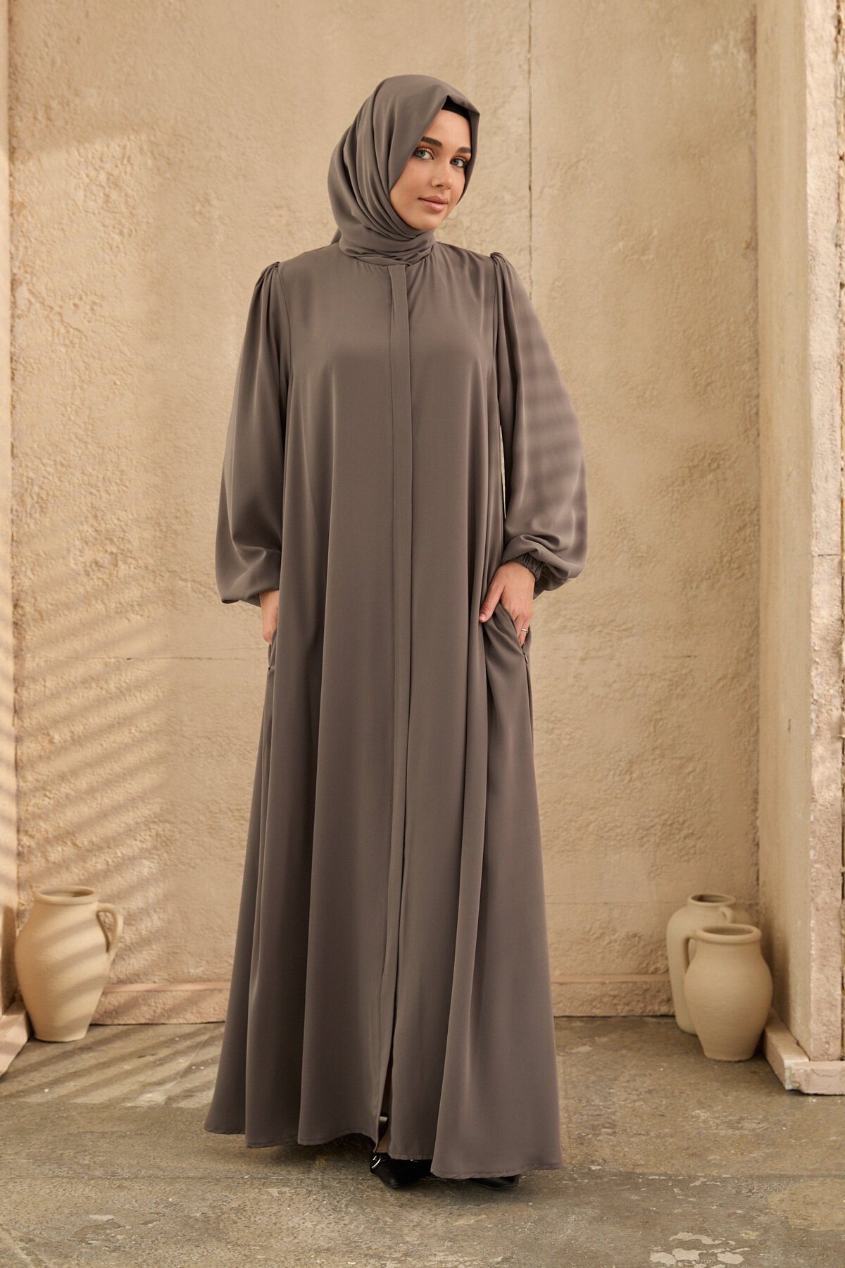 عباية واسعة بنية بأكمام بالون - Agra Prive