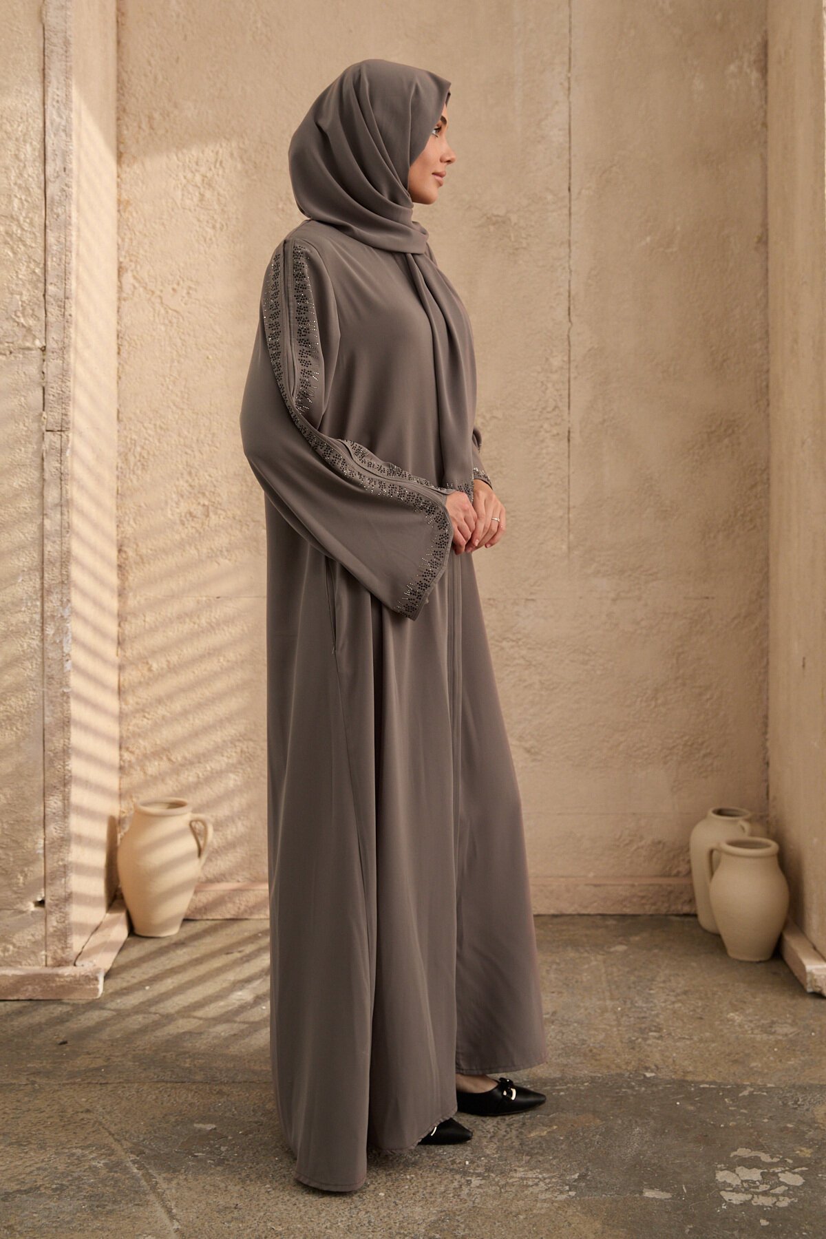 طقم عباية بني شال بتصميم خاص - Agra Prive