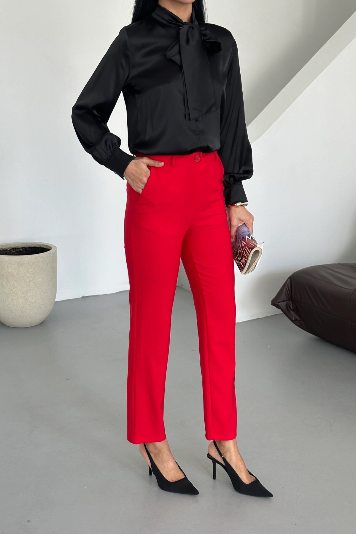 Classic Ankle-Length Tapered Carrot Fit Pants - Red - Milamia