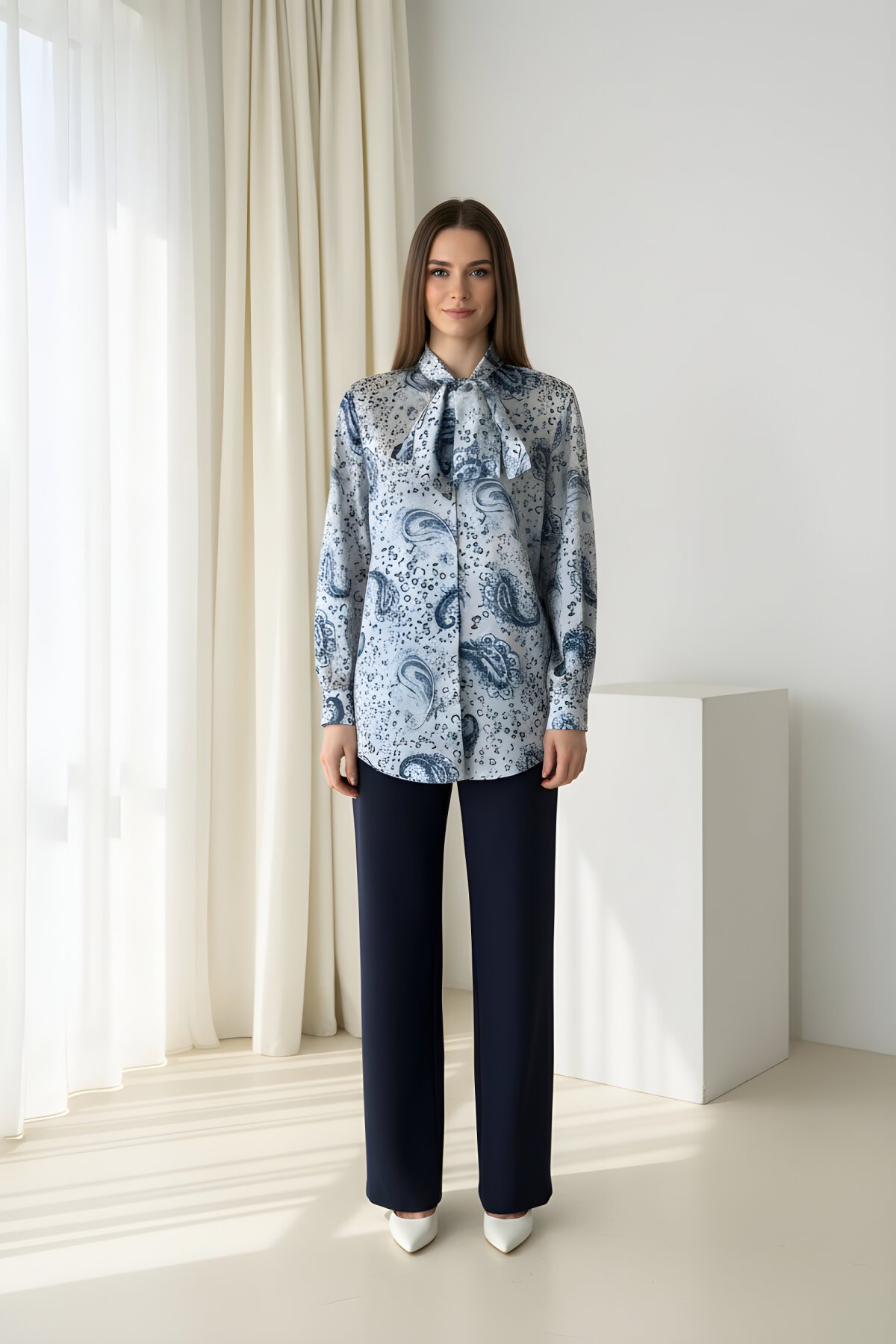 Lacivert Dijital Baskı Desenli Saten Fiyonklu Gömlek - Milamia