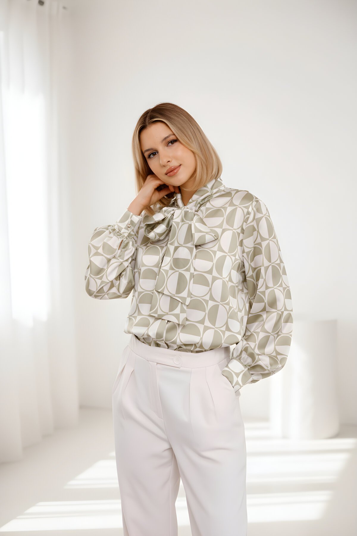 Mint Dijital Baskı Desenli Saten Fiyonklu Gömlek - Milamia