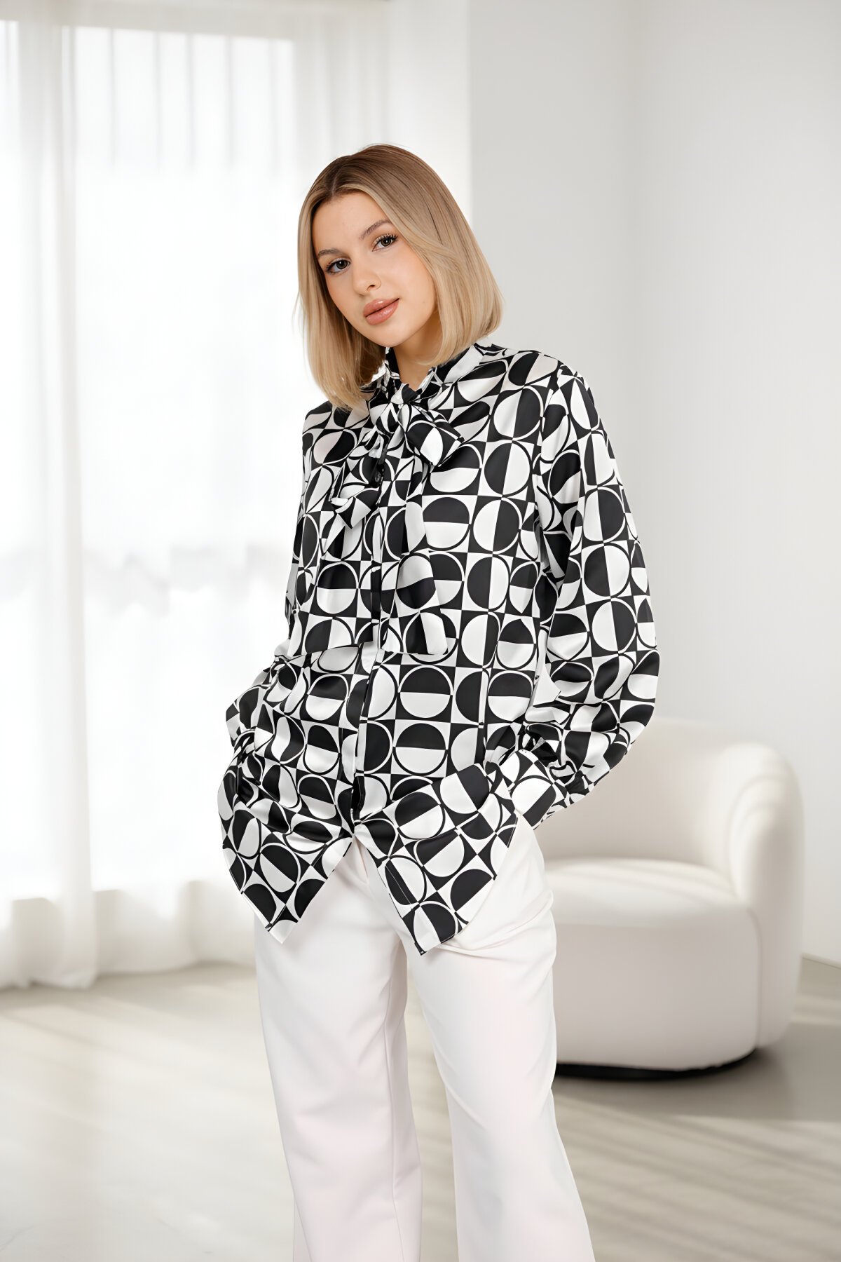 Siyah Çok Renkli Dijital Baskı Desenli Fiyonklu Saten Gömlek - Milamia