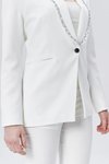 Ekru Düğmeli Yakası Taş İşlemeli Ceket
