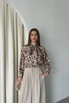 Leopar Dijital Baskı Desenli Fiyonklu Saten Gömlek