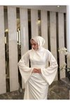 Beyaz Saten Yandan Kuyruklu Abiye Elbise