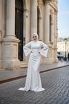 Beyaz İspanyol Kol Kuyruklu Saten Abiye Elbise