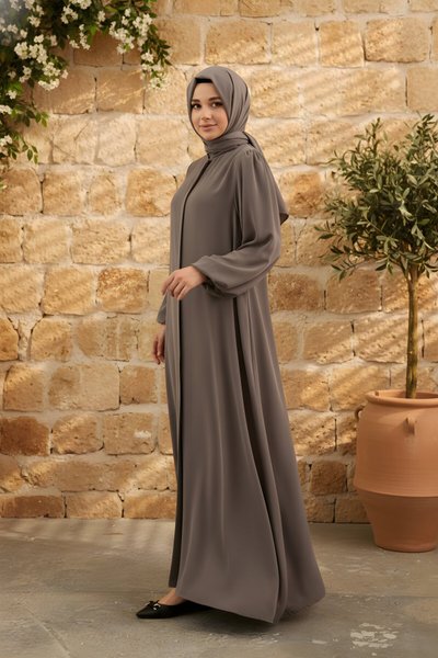 عباية واسعة بنية بأكمام بالون