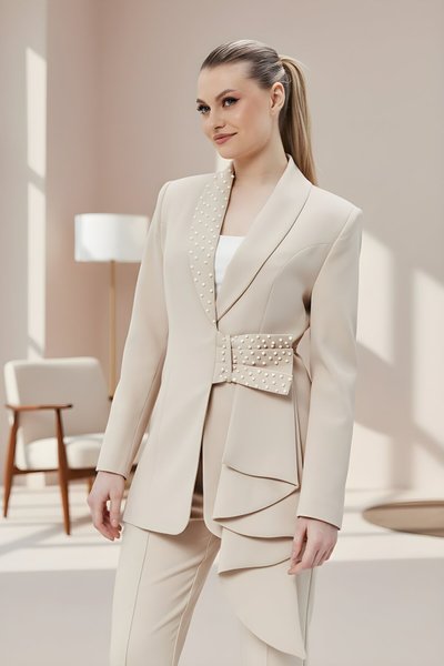 Bej Özel Tasarım Fırfır Kuşak Detaylı Taş İşlemeli Ceket