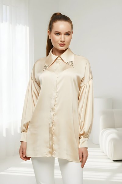 Bej Saten Yakası Taşlı Gömlek