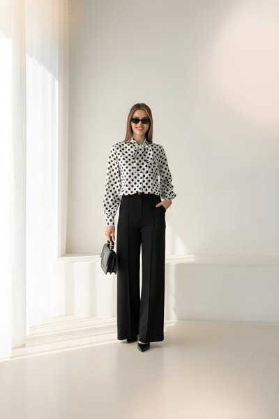 Beyaz Dijital Baskı Desenli Saten Fiyonklu Gömlek