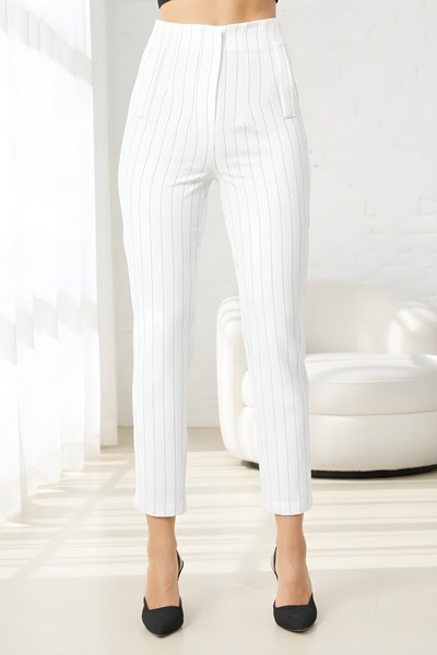 بنطال خصر عالٍ بطول الكاحل إيكرو مخطط بتفاصيل جيوب