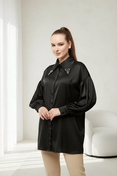 Siyah Saten Yakası Taşlı Gömlek